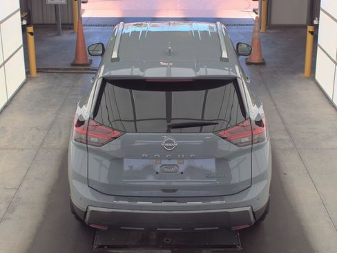 Used 2025 Nissan Rogue SL AWD/4WD image 7