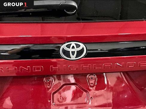 Certified 2024 Toyota Grand Highlander AWD image 10