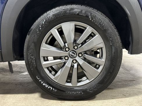 Used 2025 Nissan Pathfinder SV FWD image 27