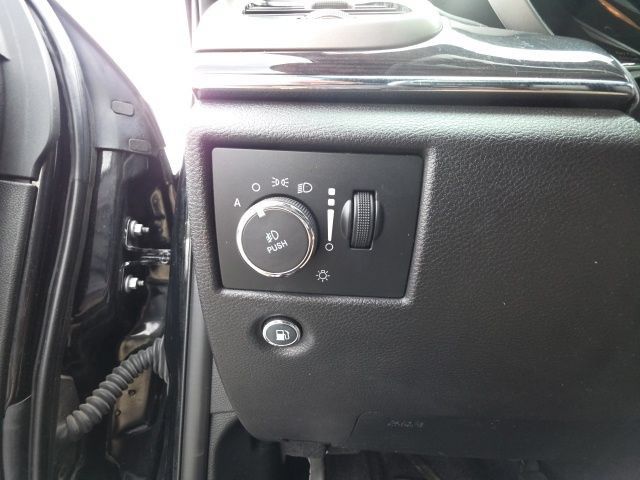 Used 2018 Jeep Grand Cherokee Overland AWD/4WD image 27
