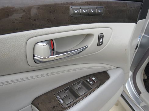 Used 2011 Lexus LS 460 image 33