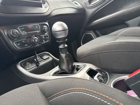 Used 2018 Jeep Compass Sport w/ Tech Group image 28