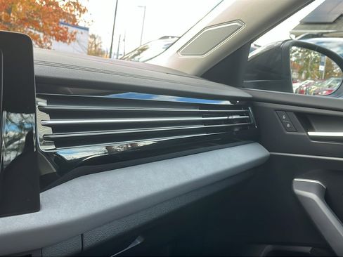 Used 2025 Volkswagen Jetta SE image 20