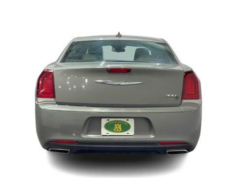 Used 2019 Chrysler 300 S RWD image 3