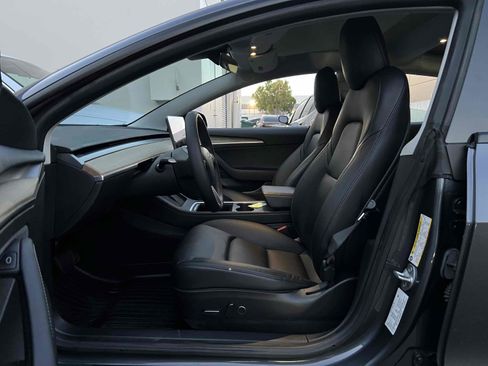 Used 2021 Tesla Model 3 Standard Range Plus image 4