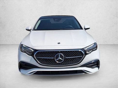 Used 2025 Mercedes-Benz E 350 4MATIC Sedan image 3