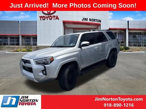 Used 2023 Toyota 4Runner SR5 Premium w/ Moonroof Package AWD/4WD image 2