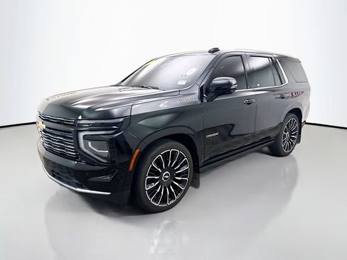 Used 2025 Chevrolet Tahoe High Country AWD/4WD image 4
