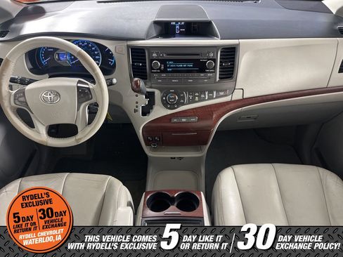 Used 2014 Toyota Sienna XLE image 16