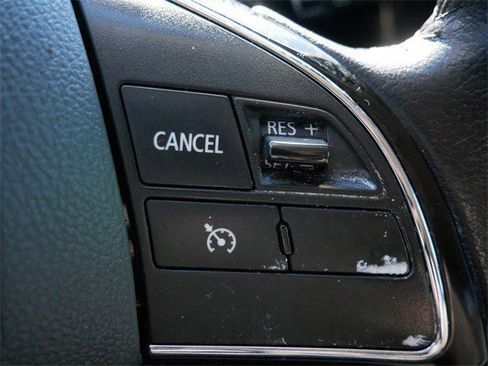 Used 2016 Mitsubishi Outlander SE image 26