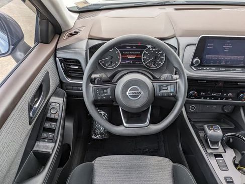 Used 2021 Nissan Rogue SV image 17