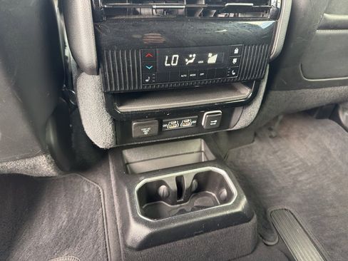 Used 2024 Jeep Wagoneer Series III image 24