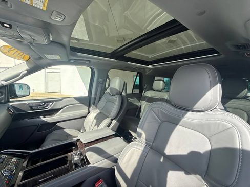 Used 2019 Lincoln Navigator Select w/ Technology Package AWD/4WD image 31