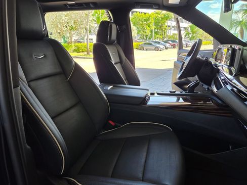 Used 2023 Cadillac Escalade ESV Premium Luxury AWD/4WD image 24