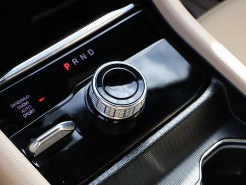 Used 2025 Jeep Grand Cherokee L Limited w/ Luxury Tech Group II image 28