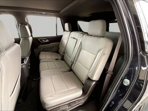 Used 2022 Chevrolet Tahoe Z71 w/ Z71 Off-Road Package AWD/4WD image 16