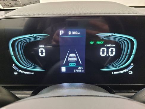 Used 2023 Kia Niro EX image 23