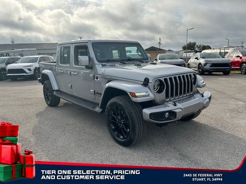 Used 2021 Jeep Gladiator Overland image 2