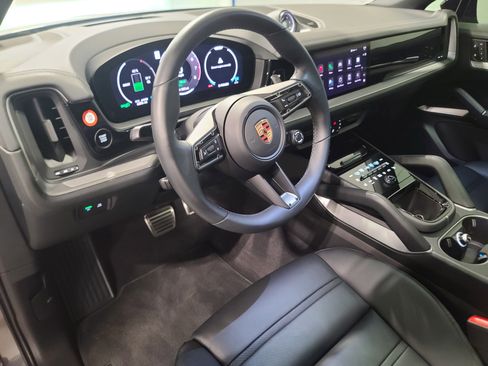 New 2025 Porsche Cayenne S AWD/4WD image 4