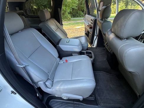 Used 2016 Toyota Sequoia Platinum AWD/4WD image 13