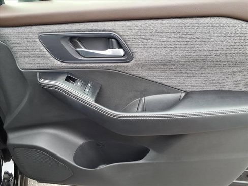 Used 2023 Nissan Rogue SV image 25