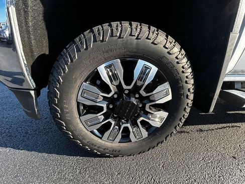 Used 2018 GMC Sierra 2500 SLT w/ Duramax Plus Package image 9