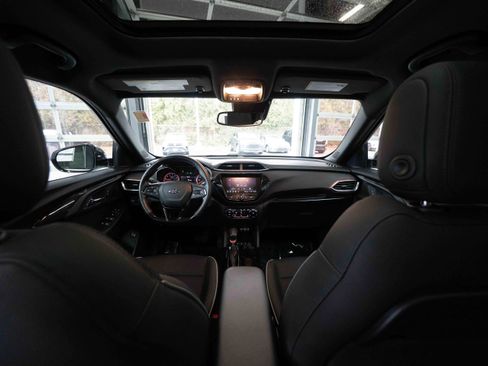 Used 2022 Chevrolet TrailBlazer RS w/ Sun and Liftgate Package image 19