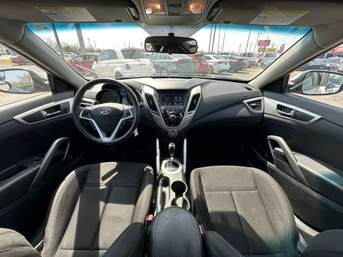 Used 2017 Hyundai Veloster FWD image 11