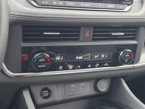 Used 2024 Nissan Rogue SV image 26