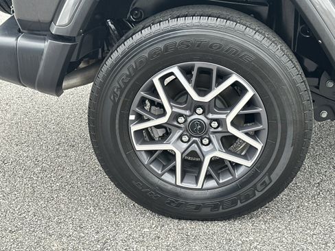 Used 2025 Jeep Wrangler Unlimited Sahara AWD/4WD image 17