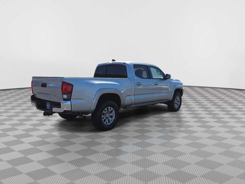 Used 2018 Toyota Tacoma SR5 AWD/4WD image 8