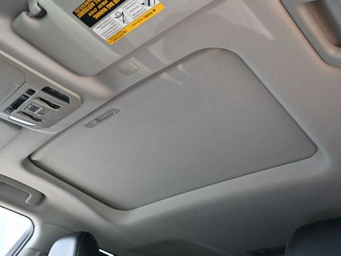 Used 2020 Toyota Highlander Limited FWD image 24