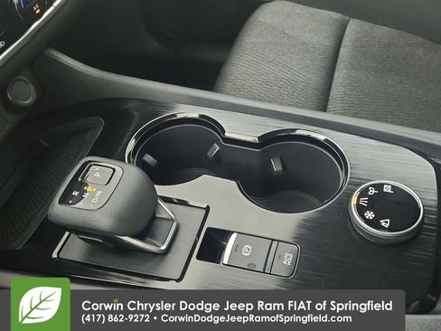 Used 2025 Nissan Rogue SV image 28