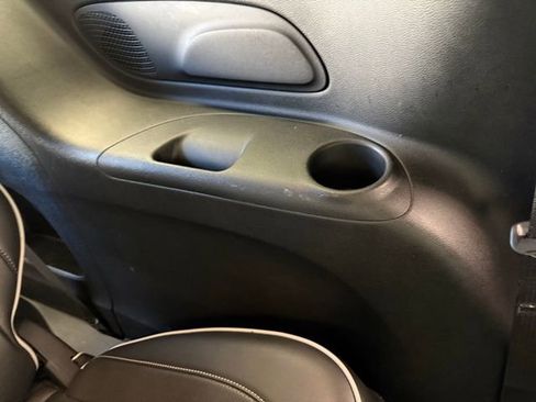 Used 2025 Chrysler Pacifica Limited FWD image 49