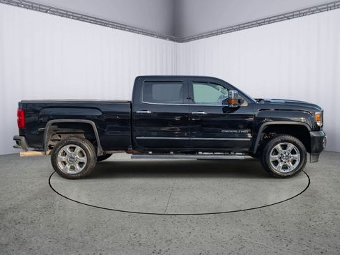 Used 2017 GMC Sierra 2500 Denali w/ Duramax Plus Package image 2