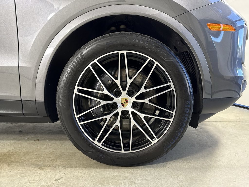 Certified 2024 Porsche Cayenne AWD/4WD image 15