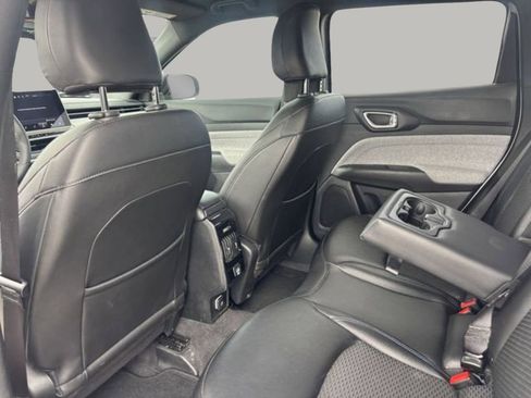 Certified 2024 Jeep Compass Latitude AWD/4WD image 22