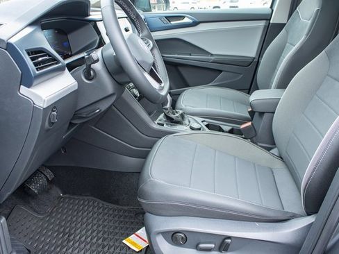 Used 2024 Volkswagen Taos SE image 18