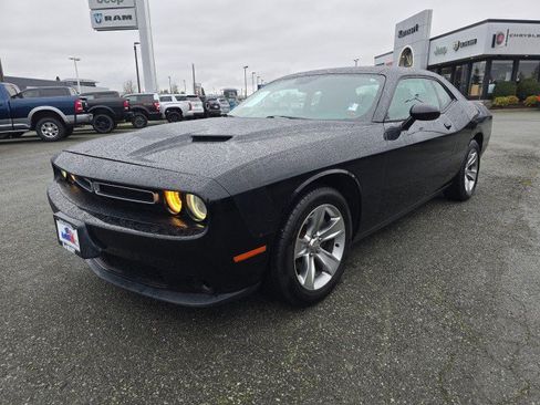 Used 2017 Dodge Challenger SXT w/ Sound Group RWD image 7