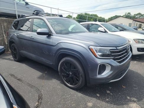 Used 2024 Volkswagen Atlas SE AWD/4WD image 34