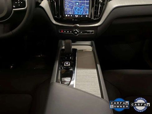 Used 2025 Volvo XC60 B5 Plus image 13