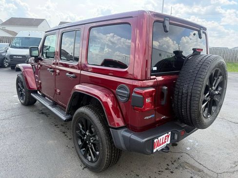 Used 2021 Jeep Wrangler Unlimited Sahara w/ Cold Weather Group AWD/4WD image 4