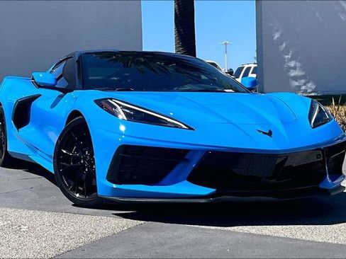 Used 2023 Chevrolet Corvette Stingray Preferred Cpe w/ Z51 Performance Package RWD image 2