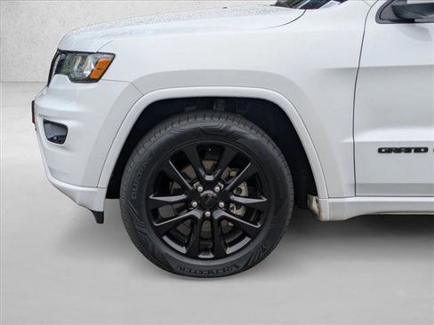 Used 2020 Jeep Grand Cherokee Altitude image 24