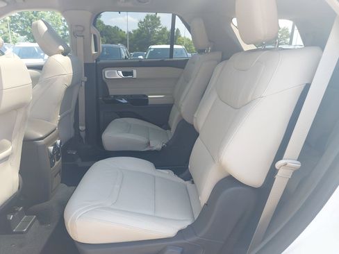 Used 2022 Ford Explorer Platinum w/ Equipment Group 601A AWD/4WD image 15