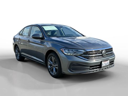 Used 2024 Volkswagen Jetta SE image 7