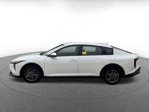 Used 2025 Kia K4 LXS image 10