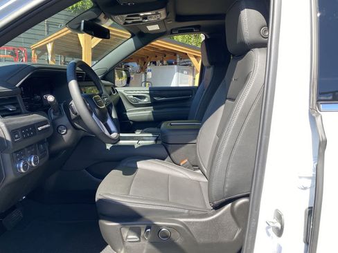 Used 2024 GMC Yukon Denali AWD/4WD image 13