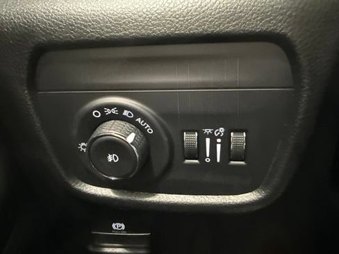 Used 2025 Jeep Grand Cherokee Limited AWD/4WD image 24
