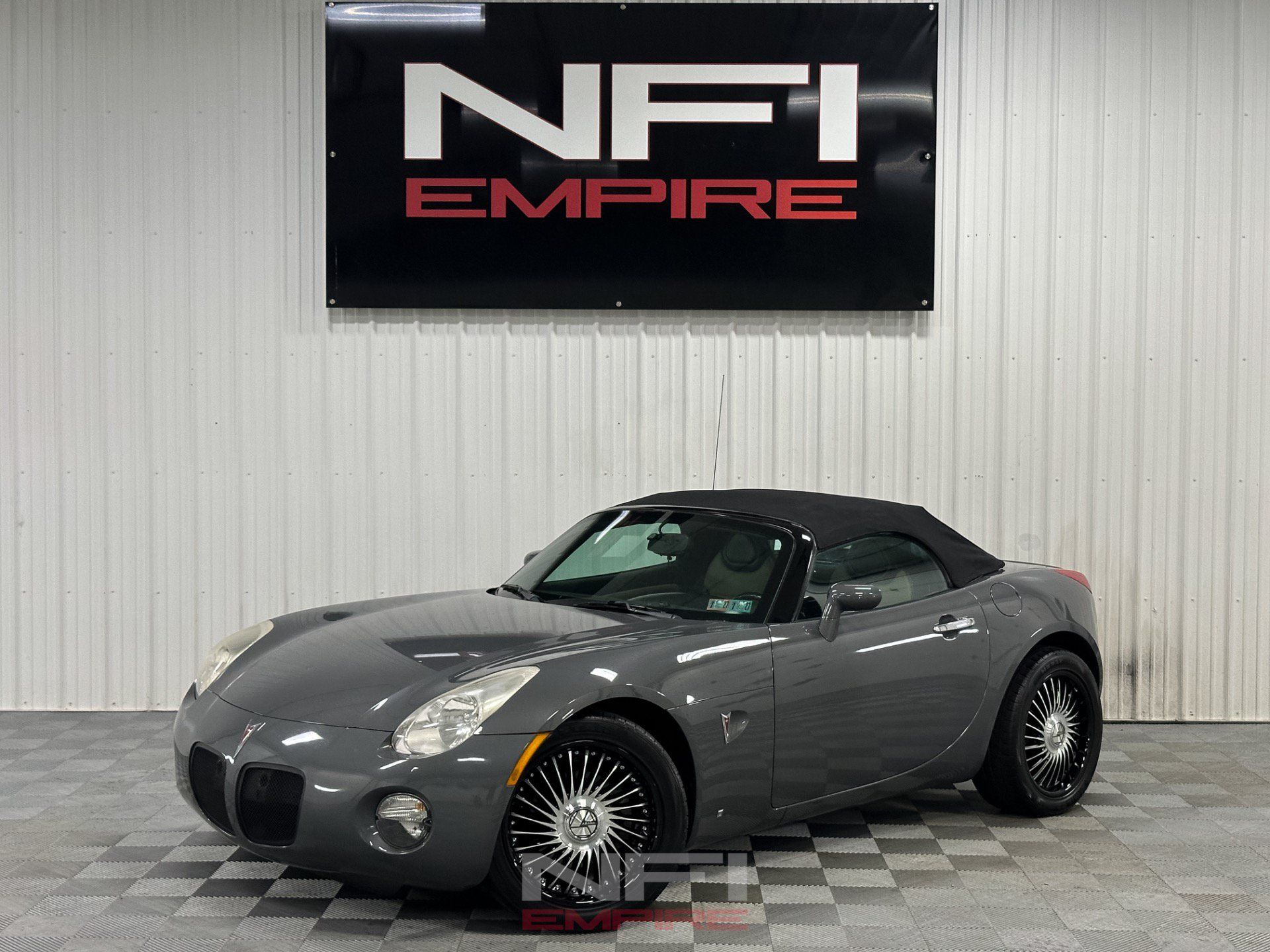 Used 2008 Pontiac Solstice Convertible w/ Premium Package RWD image 2